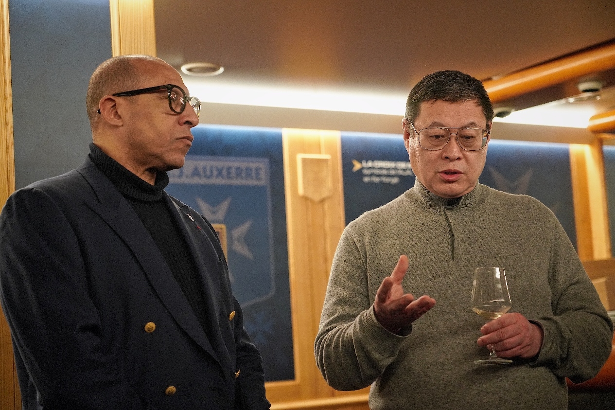  法國足協(xié)主席迪亞洛做客歐塞爾，并與董事會主席周云杰會晤