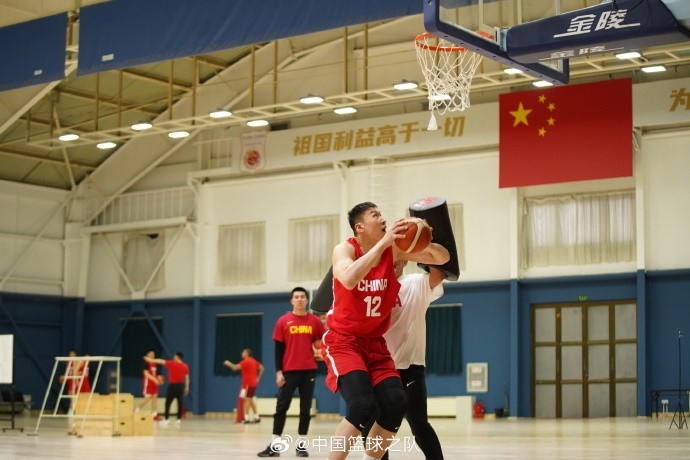  中國籃球之隊(duì)官博：大塊頭 大能量 祝李炎哲25歲生日快樂！