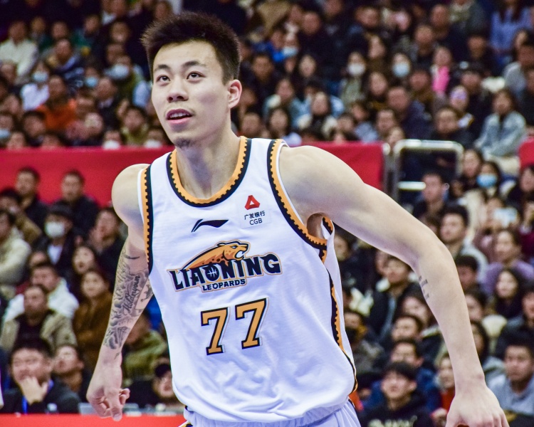  狀態(tài)復蘇！張鎮(zhèn)麟上半場11投7中&三分4中1 拿到15分4板4助2斷