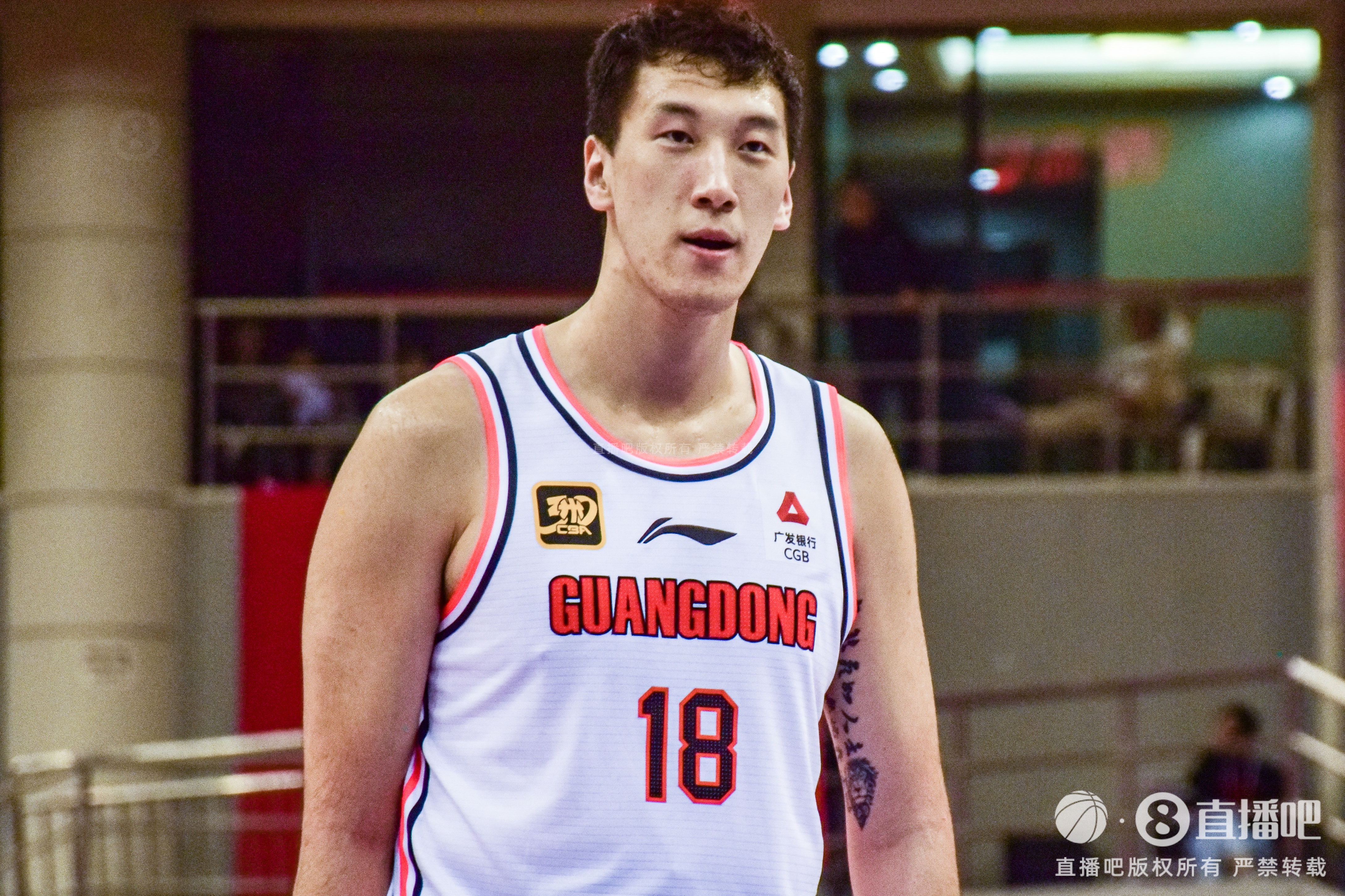  拼盡全力！杜潤旺三分8中6拿到18分2斷&6犯離場 正負值+19最高