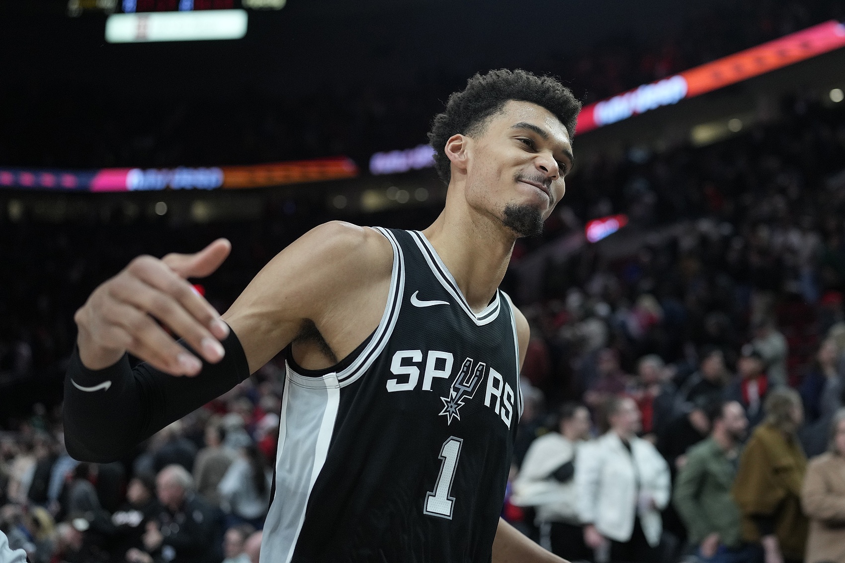  下一個(gè)NBA超級巨星？文班亞馬：身高 技術(shù)與人格魅力的完美結(jié)合