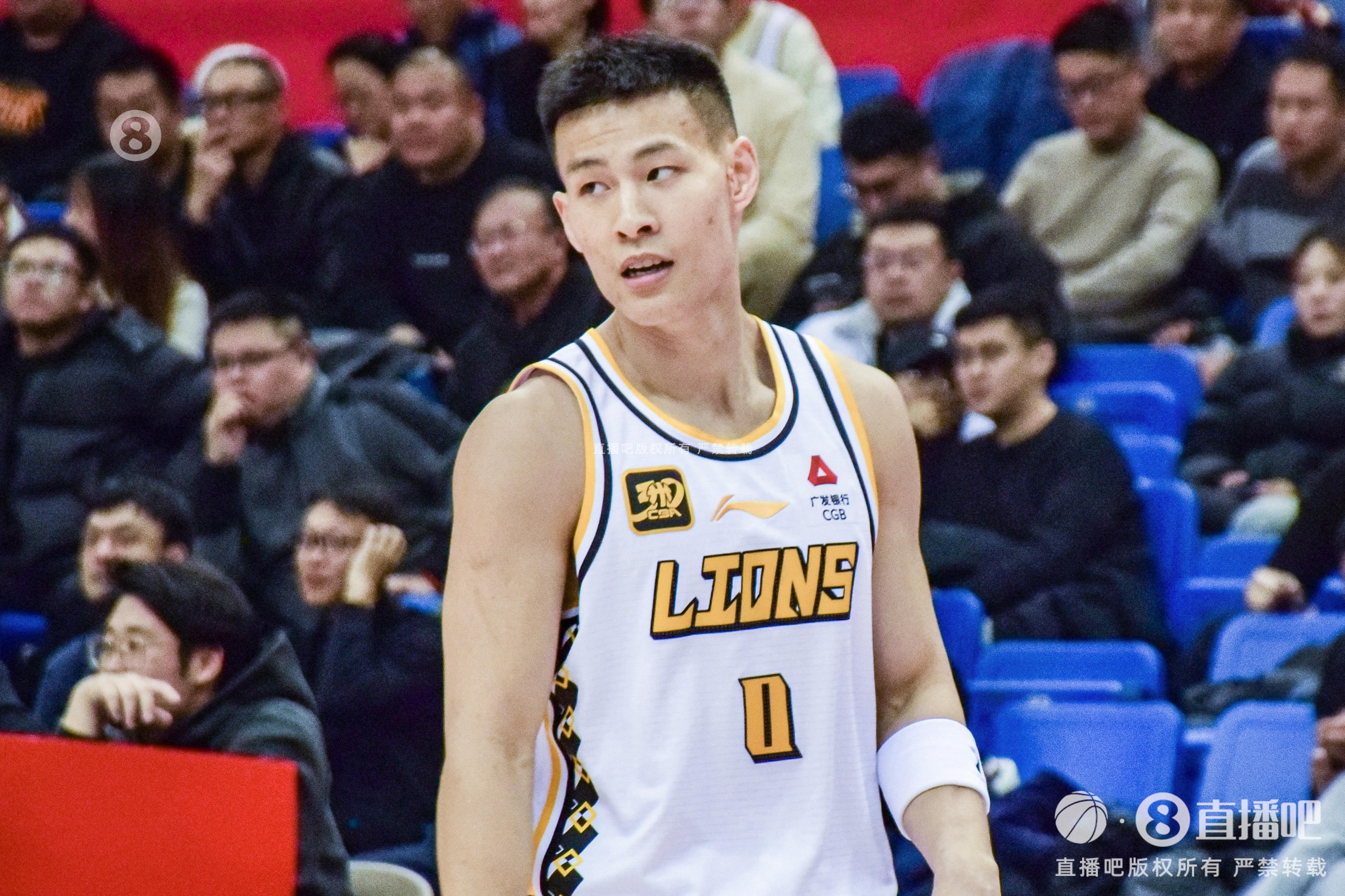  毫無狀態(tài)！林秉圣11投僅1中拿到3分3斷 出現(xiàn)2失誤4犯規(guī)