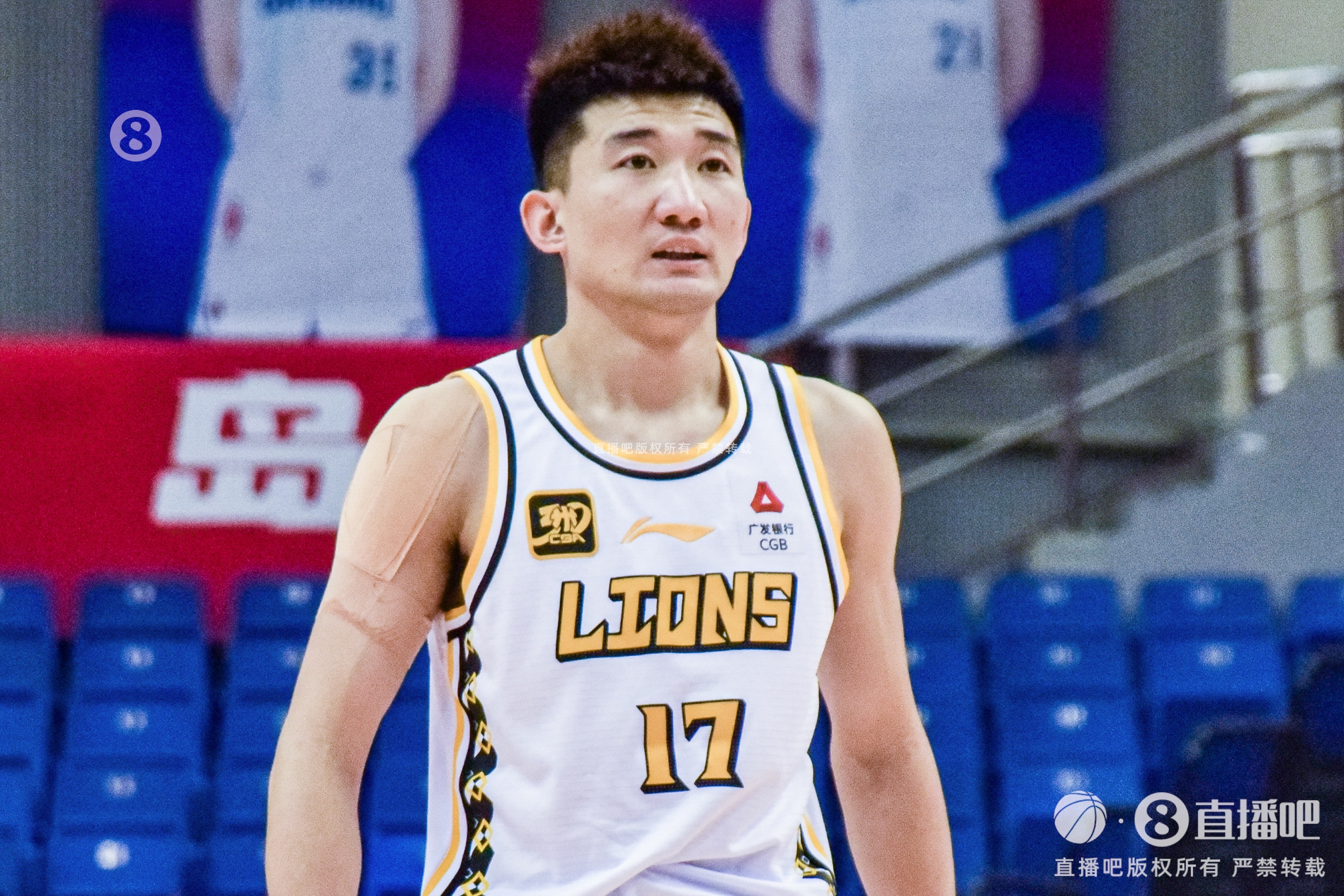  效率太低！孫銘徽15中4拿到15分4板12助2斷1帽 5次犯規(guī)