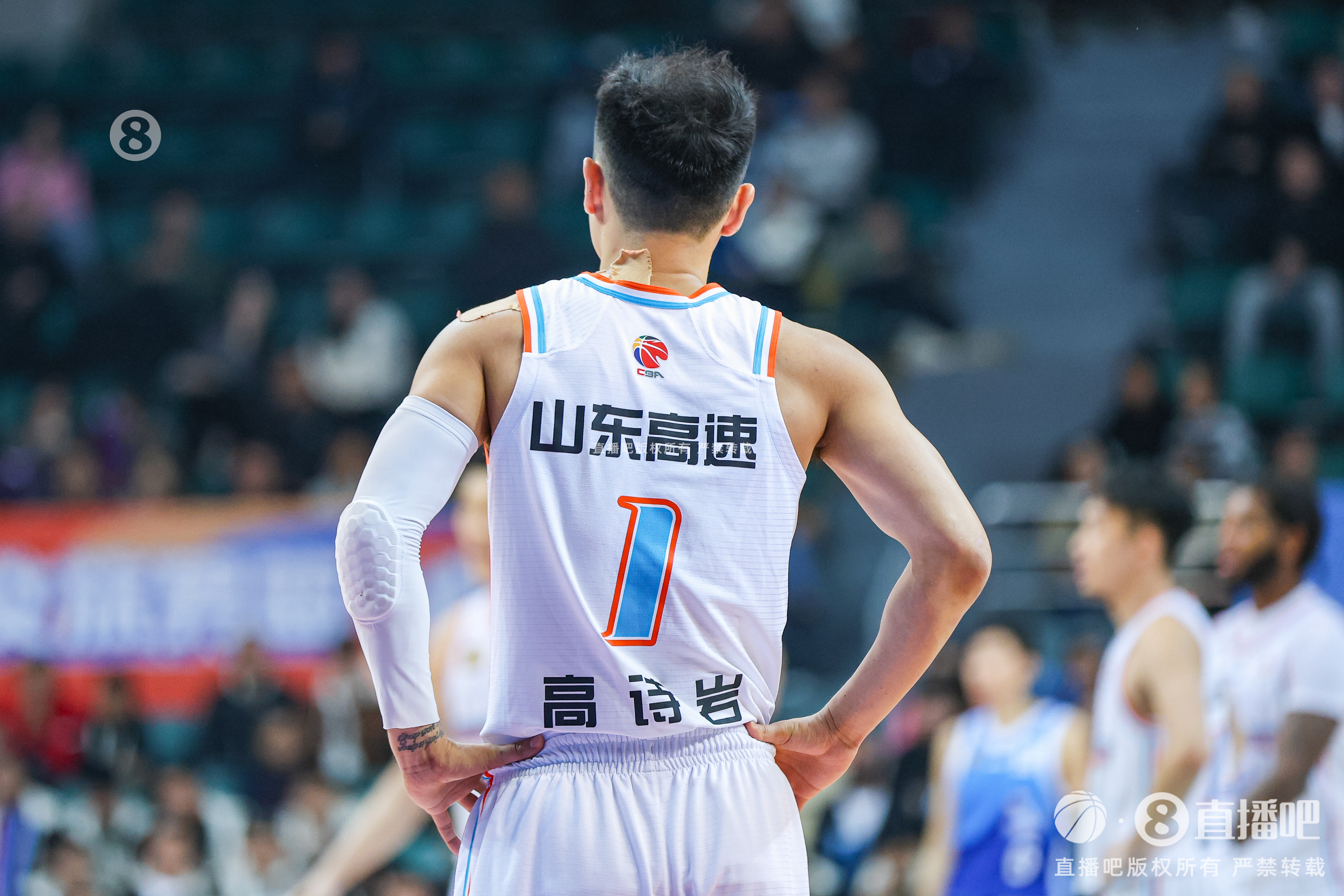  慢熱！首節(jié)山東落后四川1分 全隊(duì)首發(fā)5人單節(jié)合計(jì)僅拿到3分
