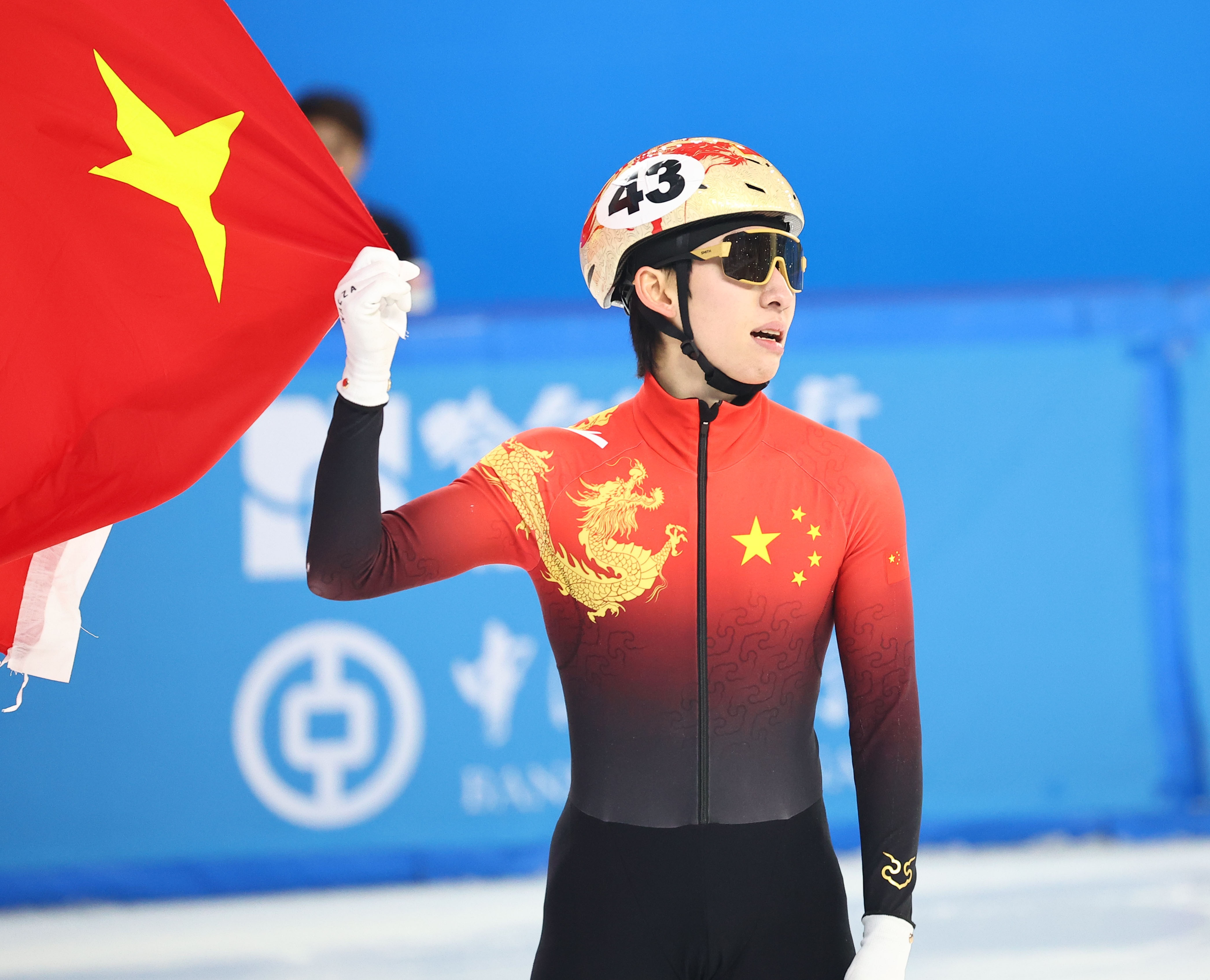  媒體人：中國(guó)冰雪歸化非常成功，但足球歸化花更多錢卻連水花都沒